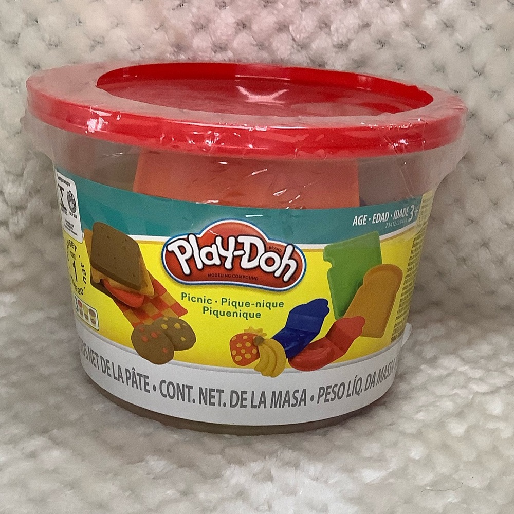 New Sealed Play Doh Picnic Bucket Age 3+ Easy to Carry Pail